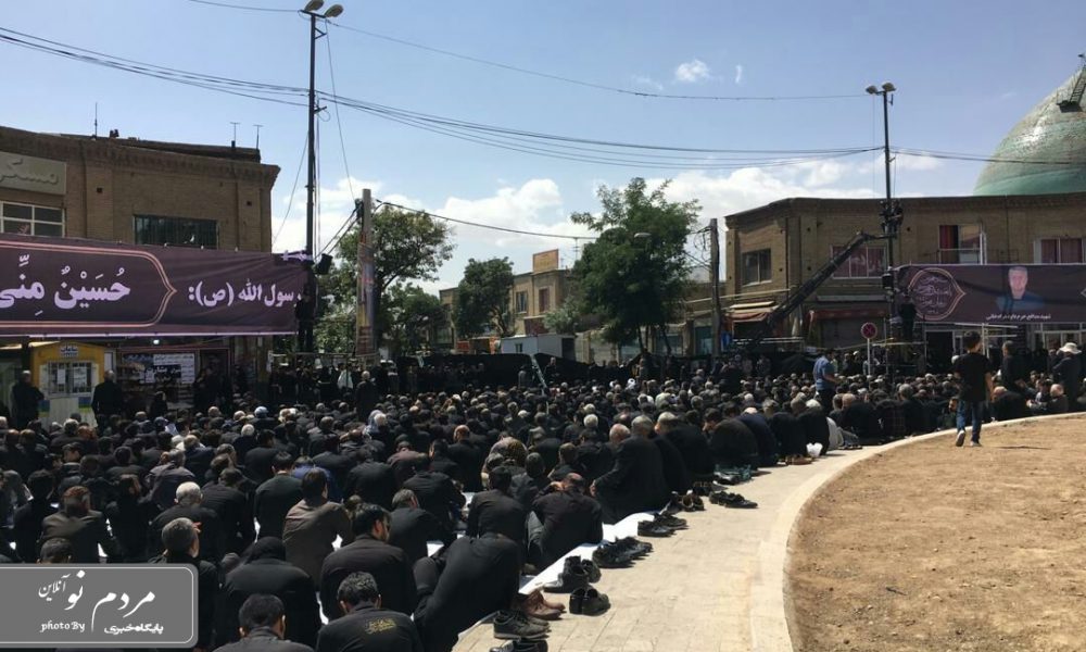 اجتماع باشکوه مردم زنجان در میدان انقلاب برای اقامه نماز ظهر عاشورا