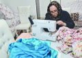 هنرمند صنایع‌دستی طارم لباس‌های محلی را احیاء می کند